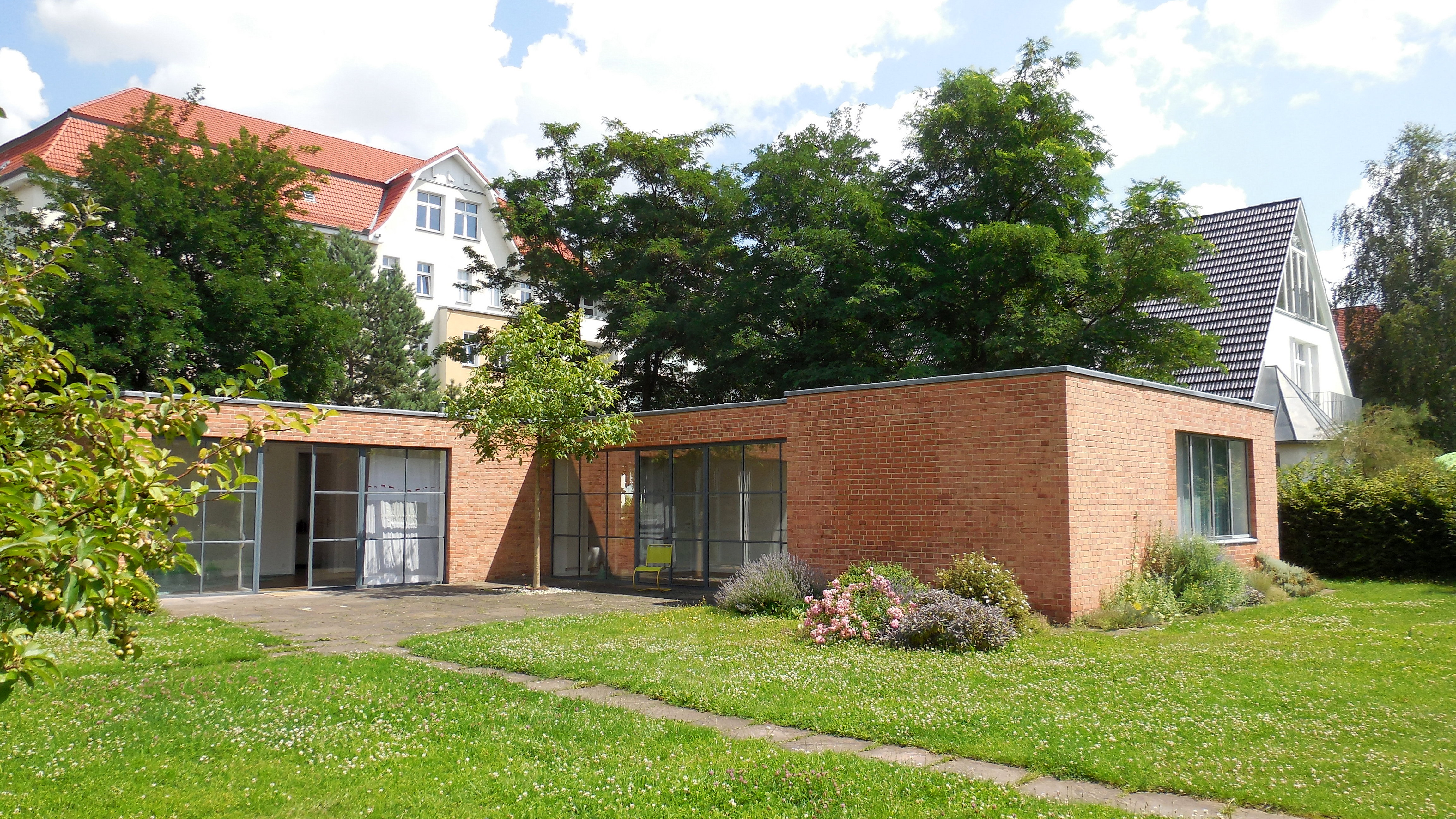 mies-van-der-rohe-haus