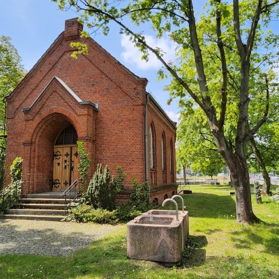 städtischer friedhof, friedhofskapelle & denkort